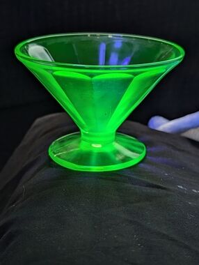 Set of 5 Vintage Federal Green Uranium Glass Sherbet Cups